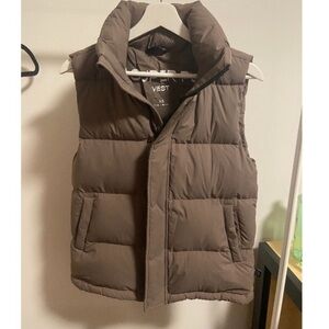 Aritizia Super Puff Vest